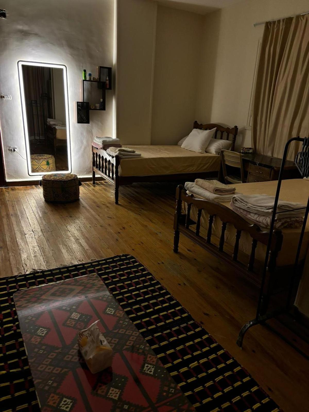 غرفة في مدينة نصر موقع متميز وسط المدينة للرجال فقط Homestay *