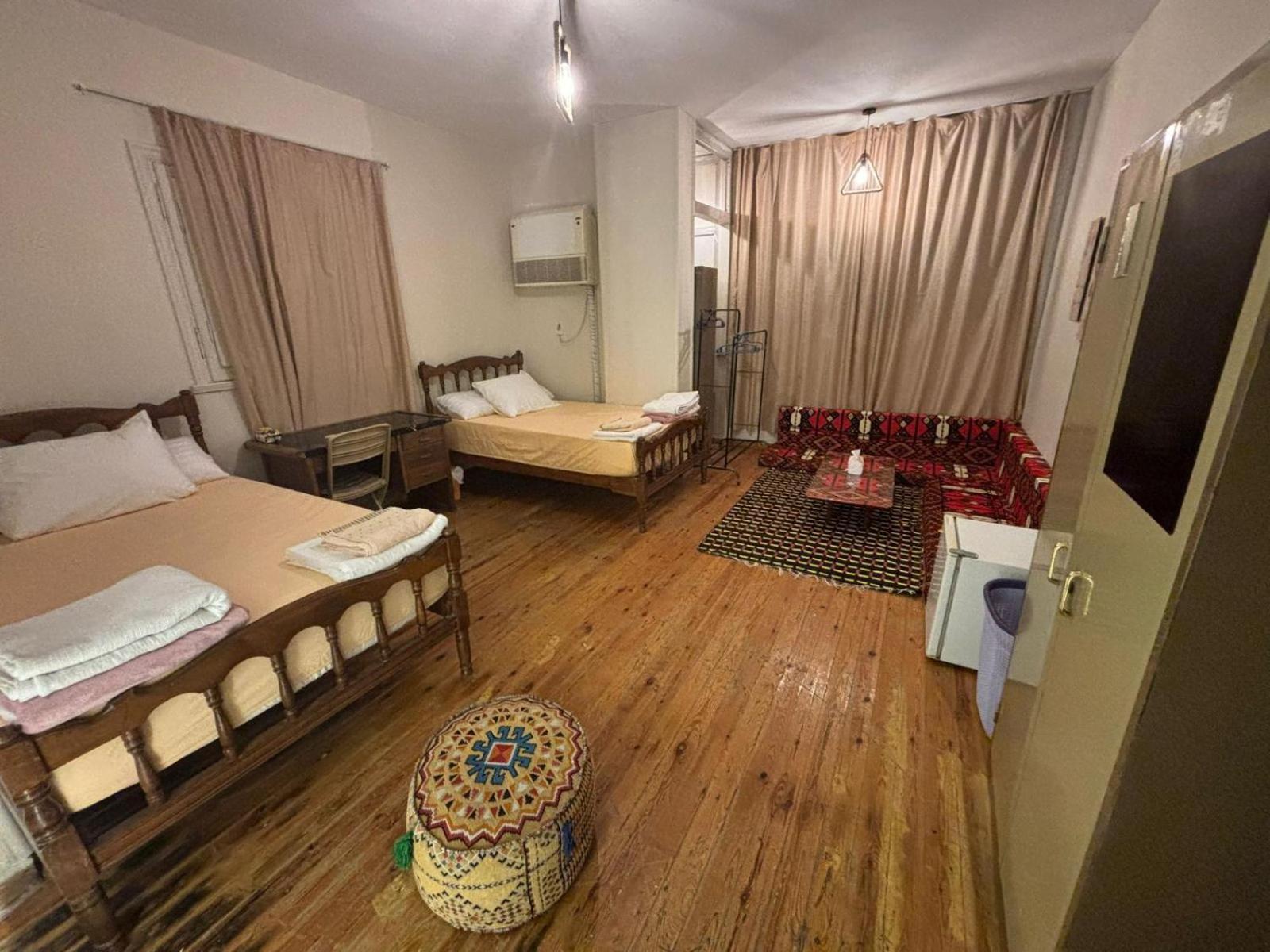 Homestay غرفة في مدينة نصر موقع متميز وسط المدينة للرجال فقط Cairo